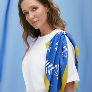 ONE BY ONE І КАТЕРИНА ОСАДЧА ПОЄДНАНІ МІЖ СОБОЮ ЖОВТИМ ТА СИНІМ